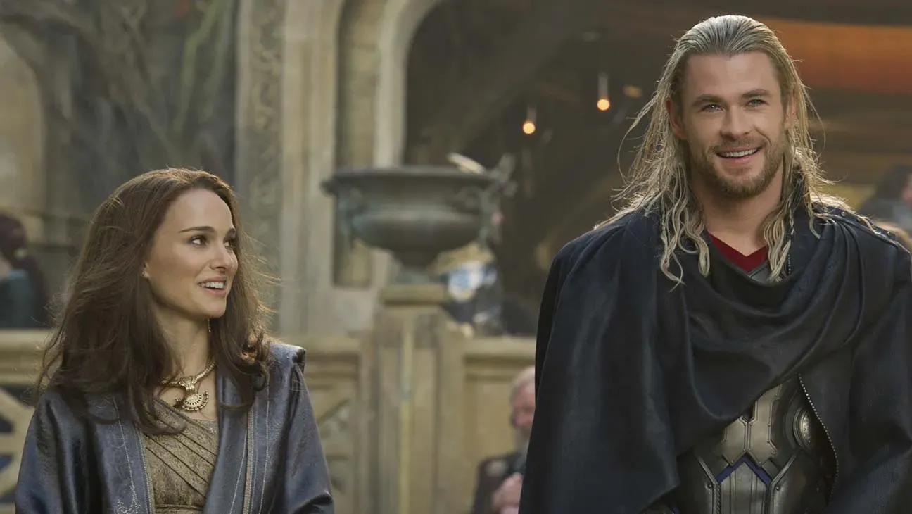 Jane natalie portman thor chris hemsworth smiling